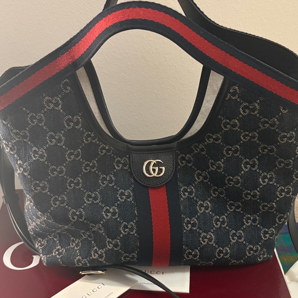 Gucci Black and Red Shoulder Bag - Picture 7 of 16